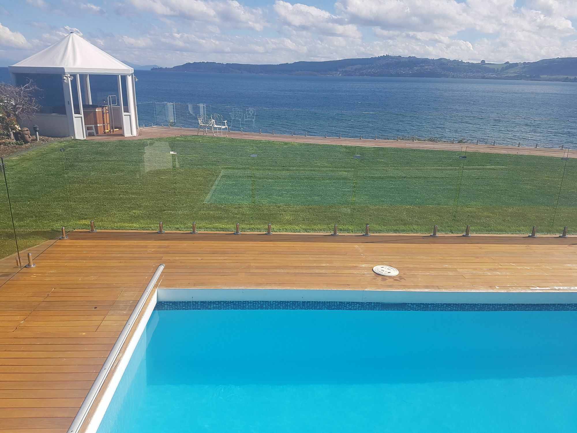 Spectacular Lakefront Home Taupo Exterior foto